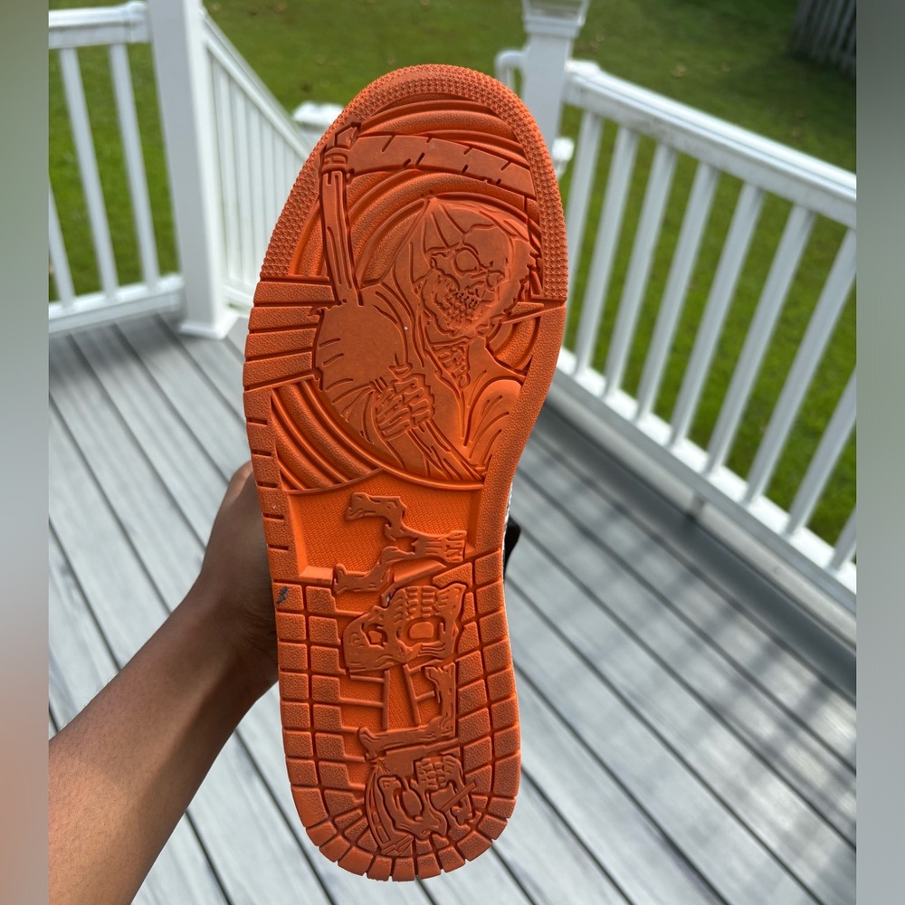 Soleboy Custom Air Jordan 1 - Picture 3 of 7